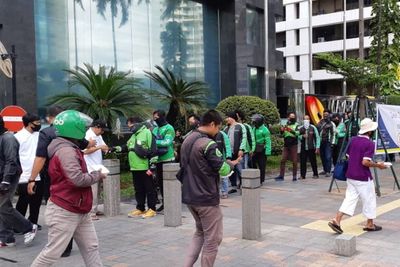 Wantimpres Jokowi Bagi Makanan Gratis untuk Ojek Online dan Sopir Taksi