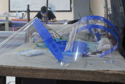 Setelah APD dan Masker, Unsyiah Banda Aceh Bikin Face Shield