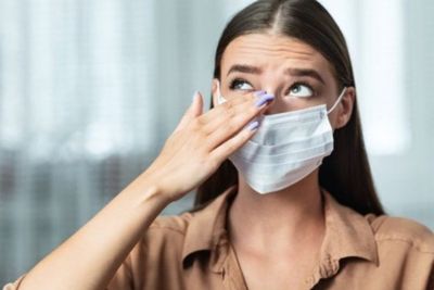 Hindari Pakai Masker Terlalu Ketat, Ini Dampaknya 