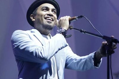 Kenangan Glenn Fredly Bersama Topi yang Selalu jadi Fashion Andalan