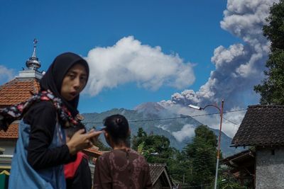 Erupsi Gunung Merapi, Wilayah Pakis dan Dukun Magelang Diguyur Hujan Abu