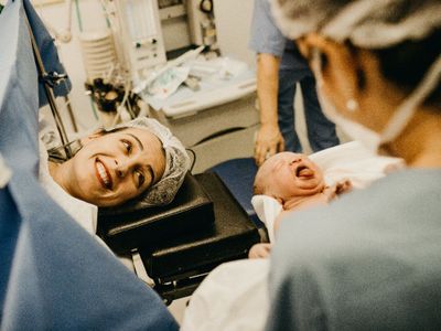 5 Perubahan Hidup Setelah Melahirkan Anak Pertama yang Perlu Diketahui