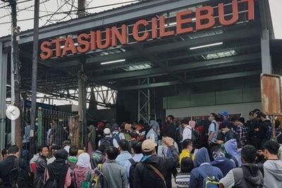 Penumpang KRL Membludak, PT KCI Tambah Jadwal Kereta