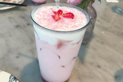 Yuk Bikin Minuman Korea, Kali Ini Bukan Dalgona Coffee, Tapi Strawberry Milk Latte