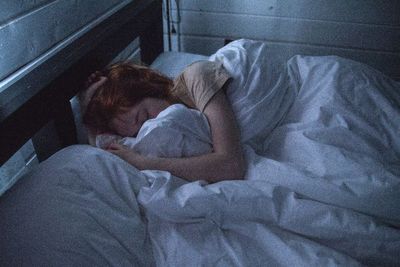 Kerja Shift Malam Bikin Susah Tidur? Waspadai Shift Work Sleep Disorder
