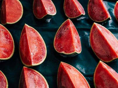 Yuk Ngemil Buah Semangka Saat WFH yang Baik untuk Kesehatan Kulit