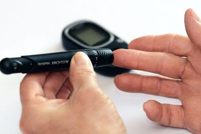 Nggak Suka Makan Manis, Tapi Didiagnosis Diabetes? Ini Penjelasan yang Sering Terlewat