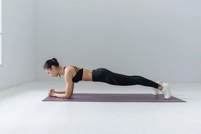 Ini Manfaat Plank Jika Rutin Dilakukan Setelah Bangun Tidur