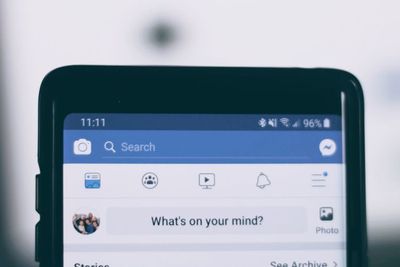Facebook Bakal Peringatkan Pengguna Saat Menyukai Konten Hoax Corona!
