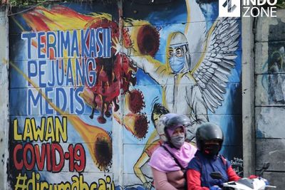 FOTO: Mural Dukungan untuk Tenaga Medis Lawan Corona