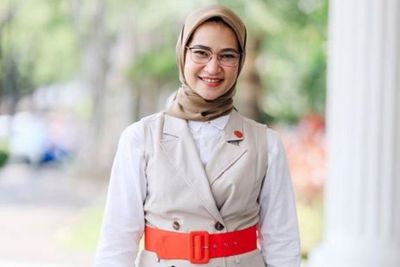 Angkie Yudistia Bagikan Masker Transparan untuk Difabel