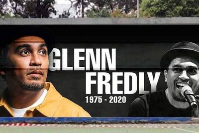 FOTO: Mural Glenn Fredly Terpampang di Lapangan Basket Bekas Sekolahnya