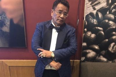 Hotman Paris Bantu Keluarga Kelaparan di Tengah Wabah Virus Corona
