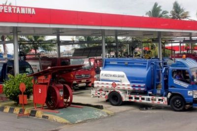 Harga Minyak Dunia Anjlok, Energy Watch: Tak Serta Merta BBM Ikut Turun