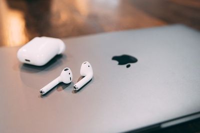 5 Tips Bawa MacBook Saat Liburan Tanpa Drama, Wajib Tahu!