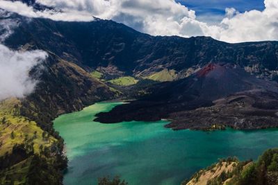 Tim SAR Masih Usaha Selamatkan Turis Swiss yang Jatuh di Gunung Rinjani