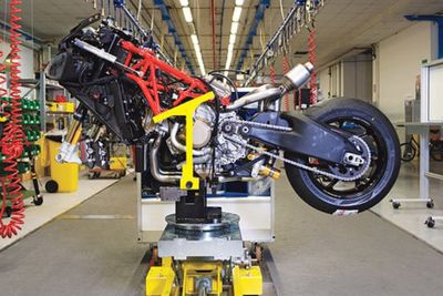 Virus Corona Mulai Terkendali, Pabrik Motor Italia Siap Buka Pabrik