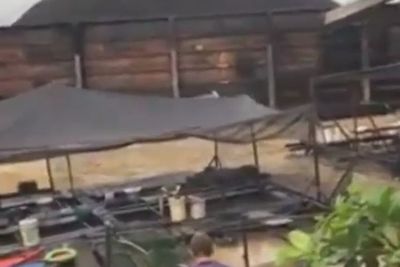 Mengerikan! Tongkang Batu Bara Berjalan Tak Terkendali hingga Serempet Perahu Nelayan
