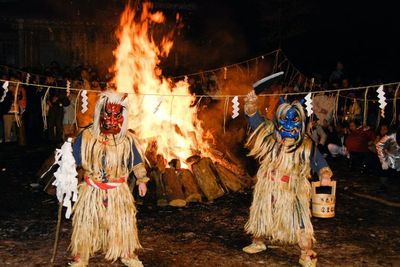 Iblis Raksasa Berkeliaran di Jalan dalam Festival Namahage Sedo