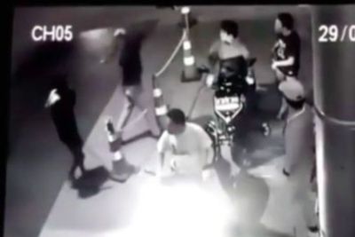 Video Detik-detik Dua Pemotor Ditodong Senjata Tajam Saat Berada di SPBU