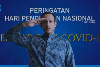 Mendikbud Nadiem Makarim Pimpin Upacara Hardiknas dari Rumah