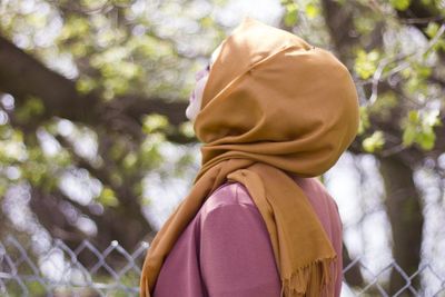 Keluar Flek Cokelat pada Wanita, Puasa Batal atau Tidak?