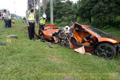 Mobil Supercar McLaren Alami Kecelakaan di Tol Jagorawi