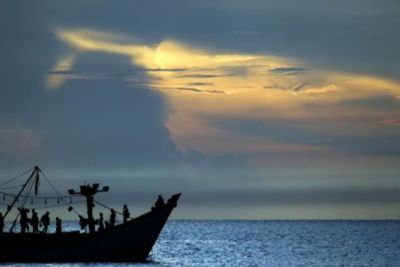 Empat Orang Tewas Saat Coba Naik Perahu di Selat Inggris