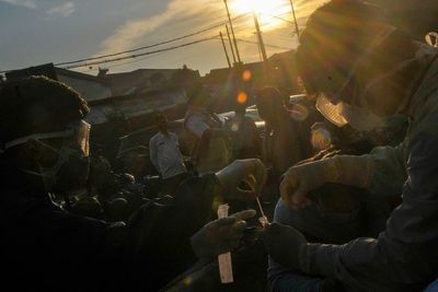 Penumpang KRL Jalani Tes PCR di Stasiun Bekasi, Rahmat Effendi: Ini Upaya Deteksi Corona