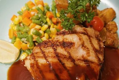 Resep Chicken Steak dengan Saus Veloute, Masak Mewah tapi Simpel!