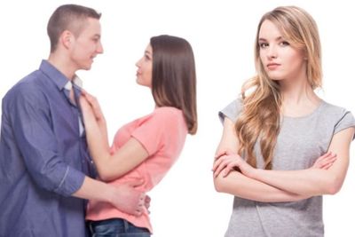 5 Tanda Perempuan Berusaha Mendekati Pria yang Sudah Punya Pacar, Waspada!