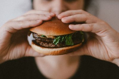 4 Tips Kurangi Kebiasaan Makan Junk Food agar Tubuh Tetap Sehat di Tengah Corona