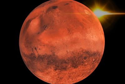Sentuhan Bulan Kuno yang Mengubah Wajah Planet Mars