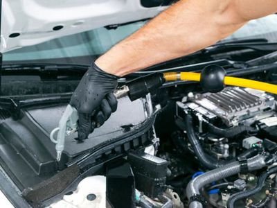 Cara Aman Cuci Kabin, Bagasi dan Mesin Mobil Sendiri di Rumah