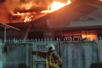 Gudang Oli di Slipi Jakarta Barat Terbakar, Puluhan Personel Damkar Diterjunkan
