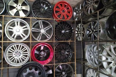 Mau Ganti Velg Mobil Bawaan Pabrik? Simak Tips Ini