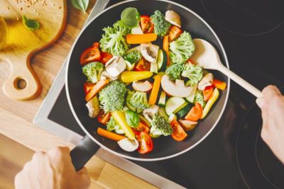 5 Cara Mengurangi Asin pada Masakan, Ampuh Buat Dicoba!