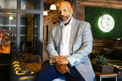 Segera Bertarung, Mike Tyson Dinilai Hanya akan Bertahan 1 Menit di Atas Ring