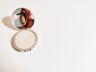 Inilah 3 Rekomendasi Compact Powder Untuk Kulit Berminyak, Hasilnya Bikin Matte!