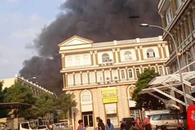 Sebuah Gudang di Duri Kosambi Jakbar Terbakar, 19 Damkar Diturunkan