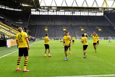 FOTO: Suasana Pertandingan Dortmund vs Schalke 04 di Tengah Pandemi