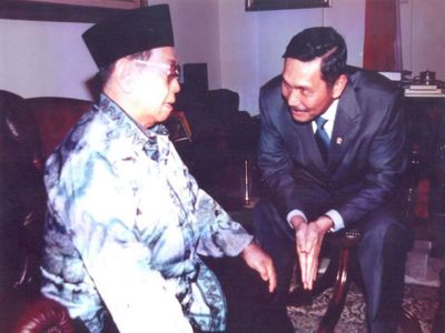 Kisah Gus Dur, Jenderal Luhut Panjaitan dan Sejarah Pelengseran yang Perlu Diluruskan