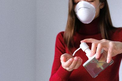 Benarkah Pakai Hand Sanitizer Terlalu Sering Bikin Imunitas Menurun?
