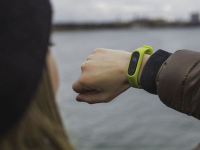 Kenakan Fitness Tracker untuk Mengukur Detak Jantung, Benarkah Efektif?