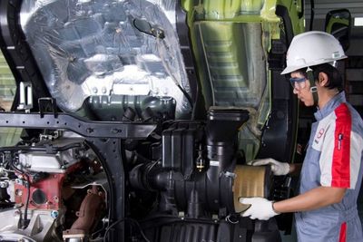 Hino Perpanjang Masa Garansi Truk dan Bus