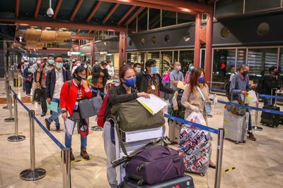 Ratusan Orang Ditolak Terbang dari Bandara Soetta, Kok Bisa?