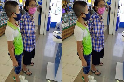Kisah Haru Seorang Nenek yang Belikan HP untuk Cucunya agar Bisa Belajar Online