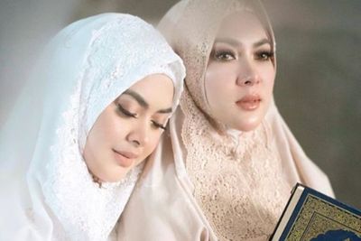 Intip Desain Eksklusif Mukena Syahrini Seharga Rp5 Juta