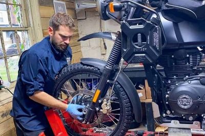 Masalah Pengereman, Royal Enfield Tarik Lebih dari 15 Ribu Motor