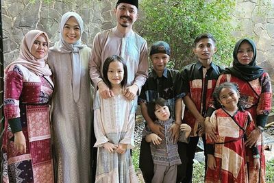 Deretan Artis Ini Belikan ART Mereka Busana yang Seragam untuk Lebaran